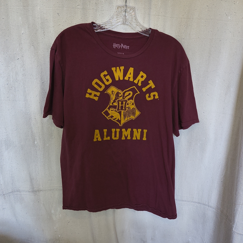 Harry Potter Hogwarts Crest Men's Size Large Burgundy Short Sleeve T Shirt